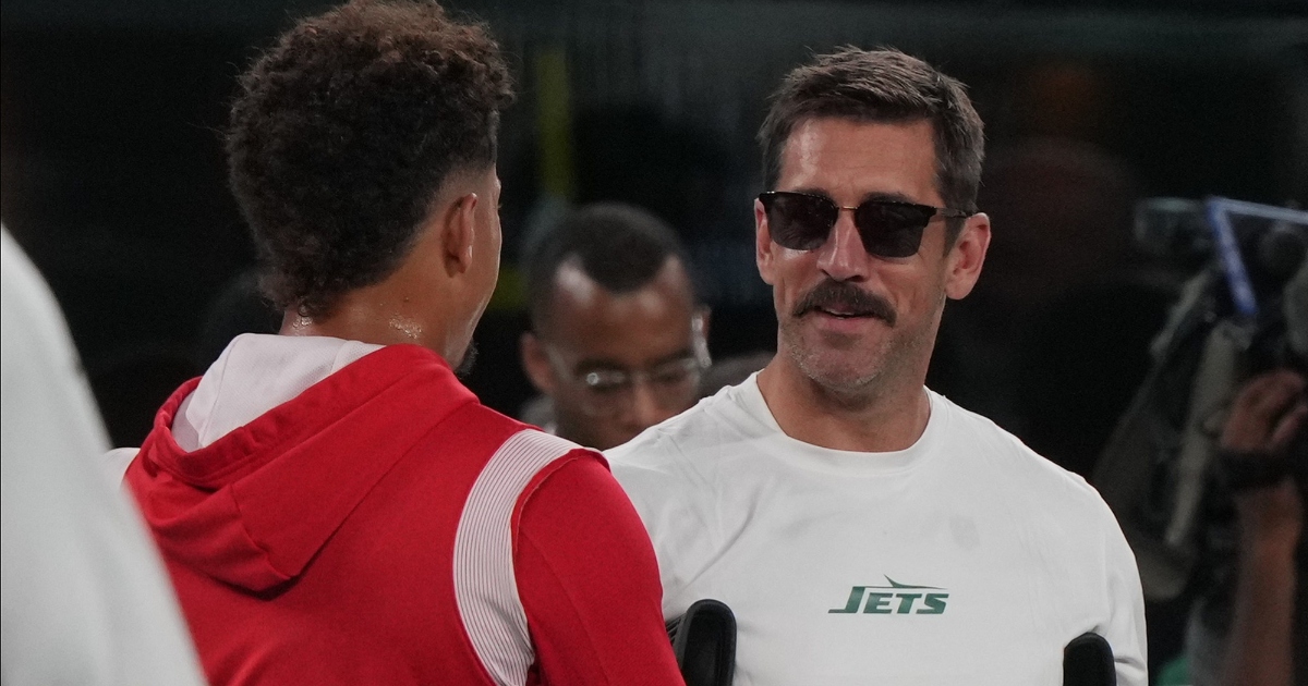 NY Jets QB Aaron Rodgers Takes Shot at 'Mr. Pfizer' Chiefs TE