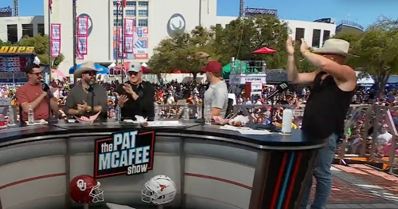 Baker Mayfield Flashes Horns Down To Texas Crowd During The Pat