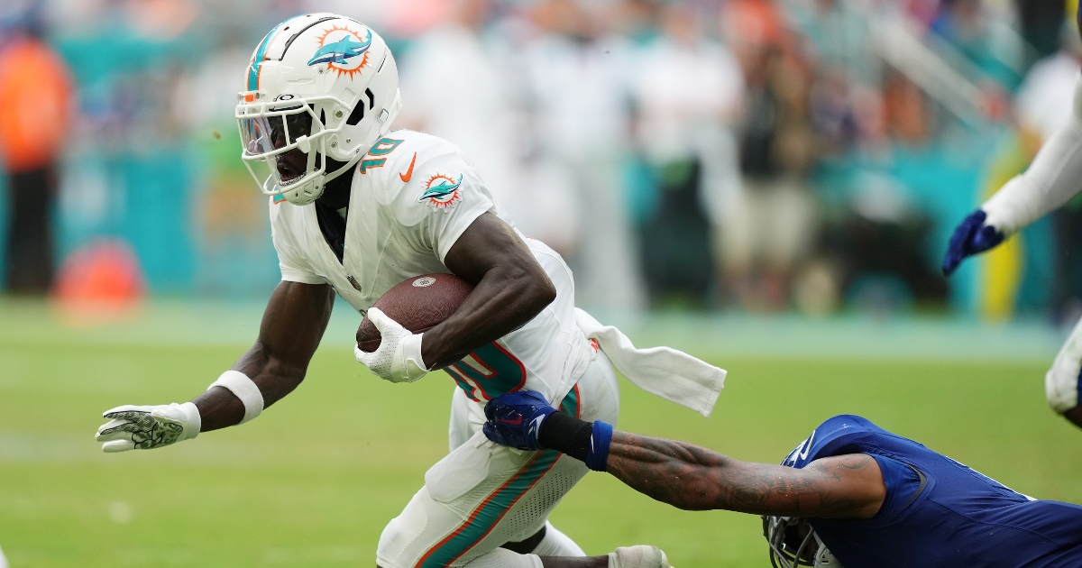 Dolphins WR Tyreek Hill leaves game vs. Panthers