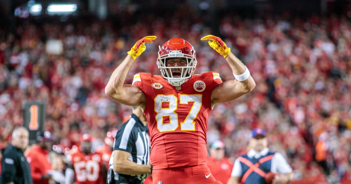 Taylor Swift fans getting into Chiefs NFL football, Travis Kelce