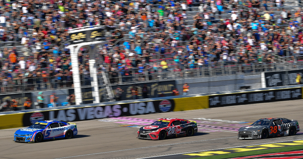 Kyle Larson and Christopher Bell add another battle to their racing history at Las Vegas