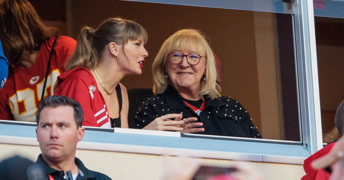 Travis Kelce 'Persuaded' Taylor Swift's Dad to Wear Chiefs Lanyard