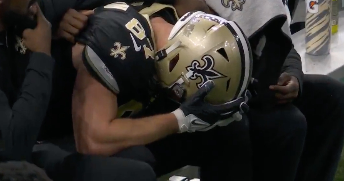 Foster Moreau’s Saints teammates comfort him after critical drop vs Jaguars on TNF
