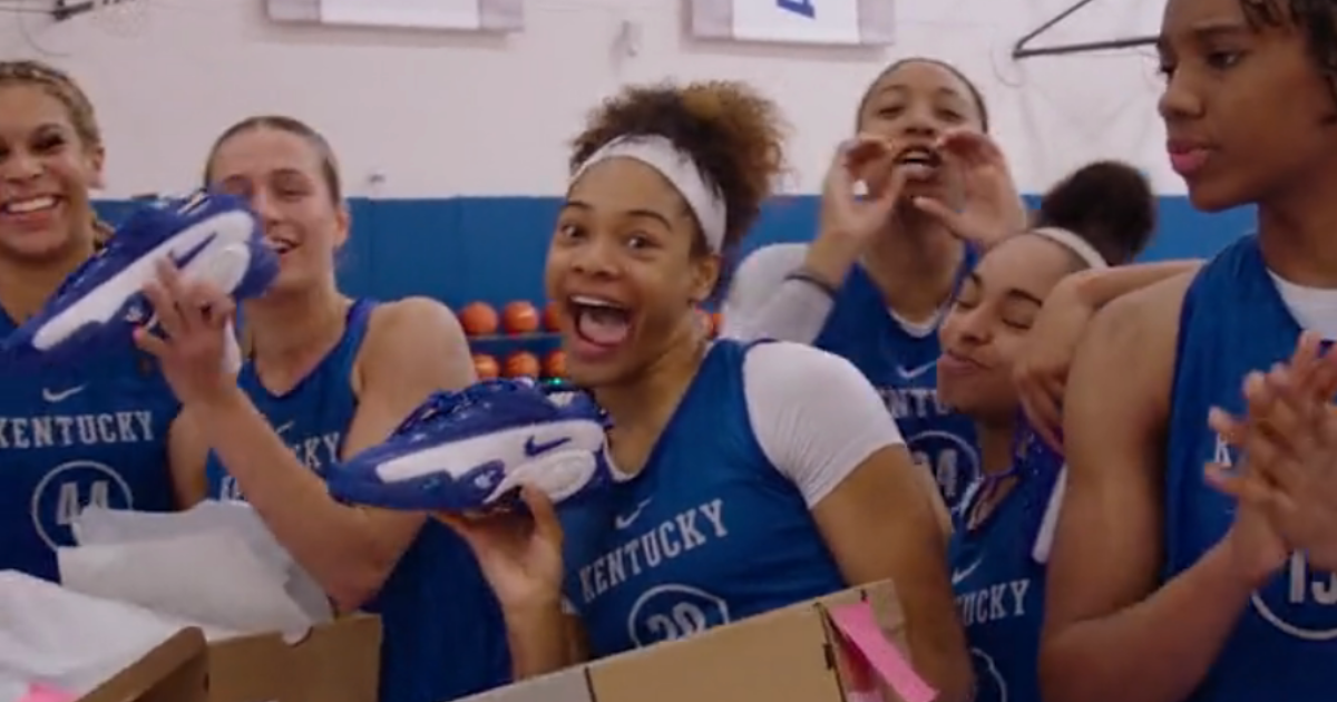 Drake also gave the Kentucky Women's Basketball team shoes