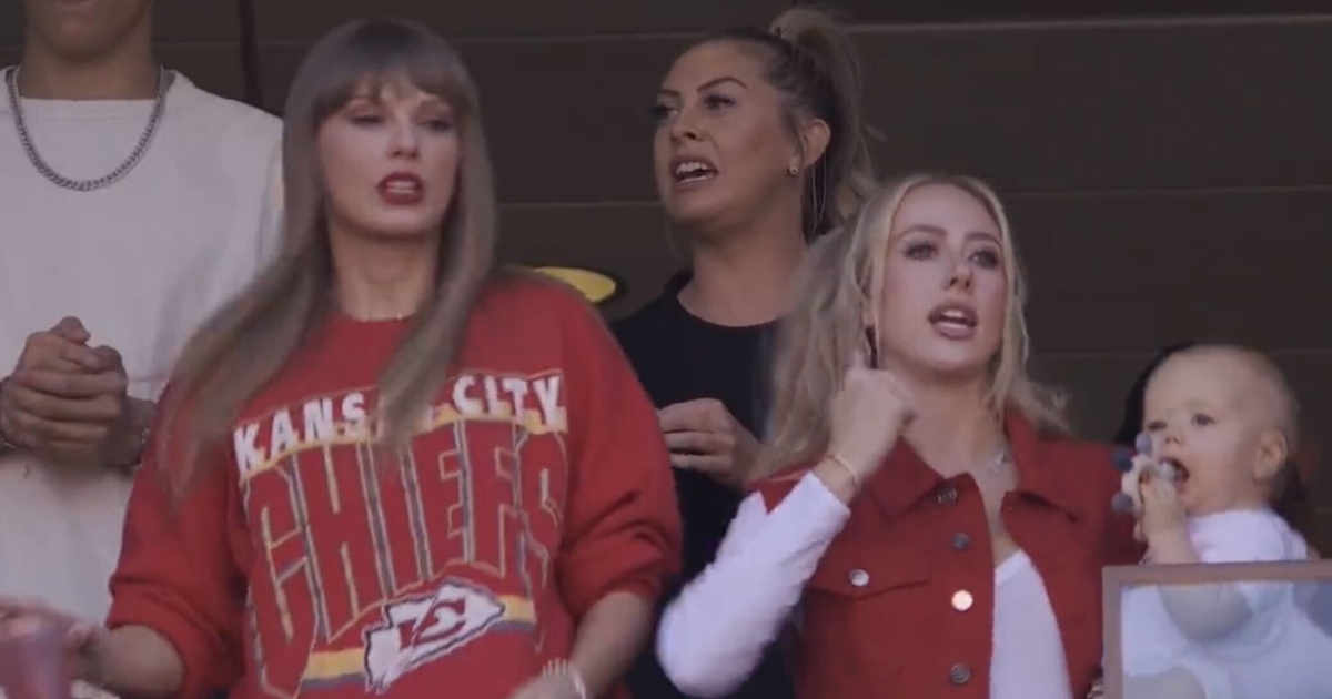 Taylor Swift and Brittany Mahomes Bond at Chiefs Game in Cute Pics