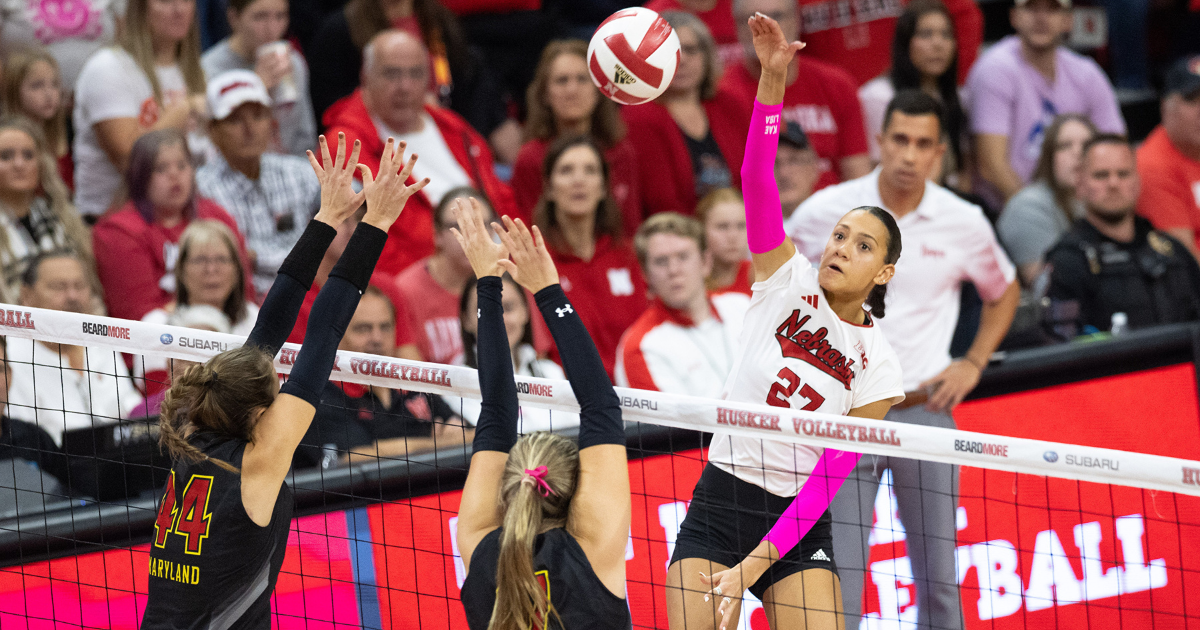 No. 1 Nebraska volleyball dominates Maryland in 12th total sweep