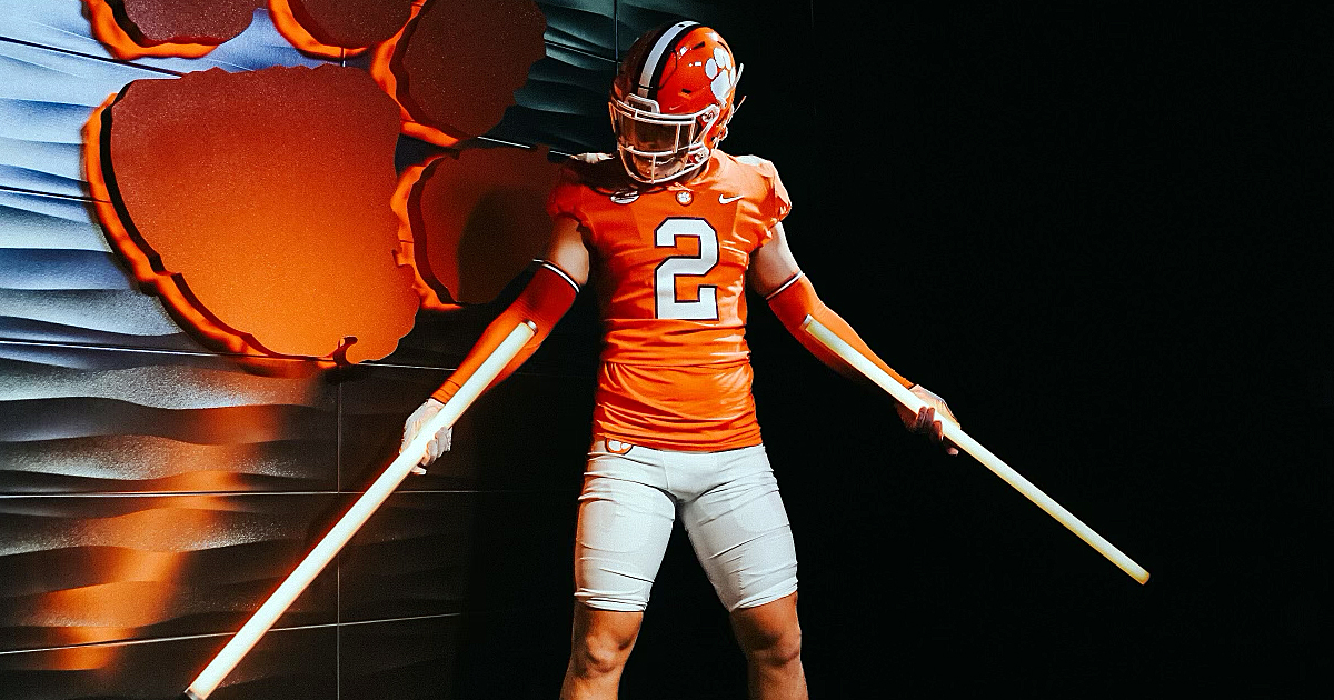 2025 TE Logan Brooking commits to Clemson 'It was a completely