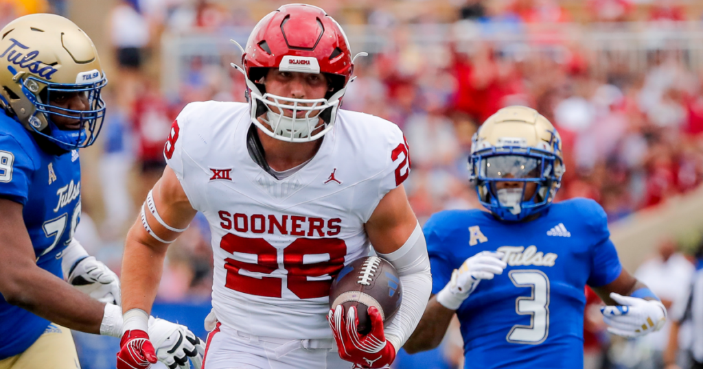 Oklahoma linebacker Danny Stutsman was not included on the Butkus Award semifinalists list