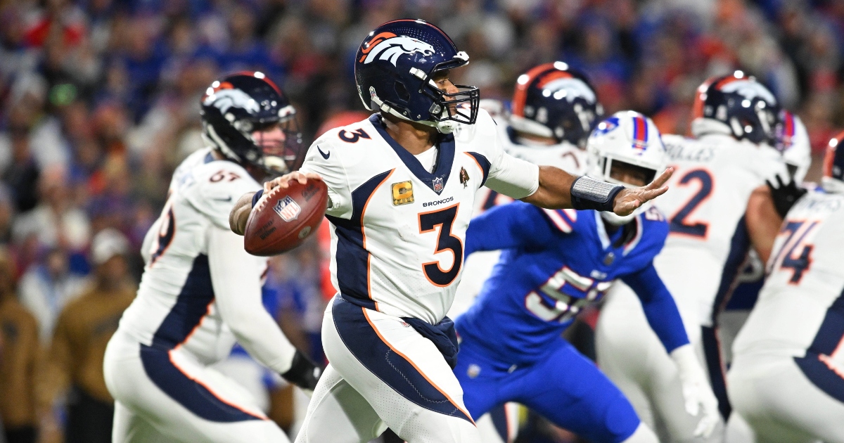 Peyton, Eli Manning react to sequence to end BroncosBills game