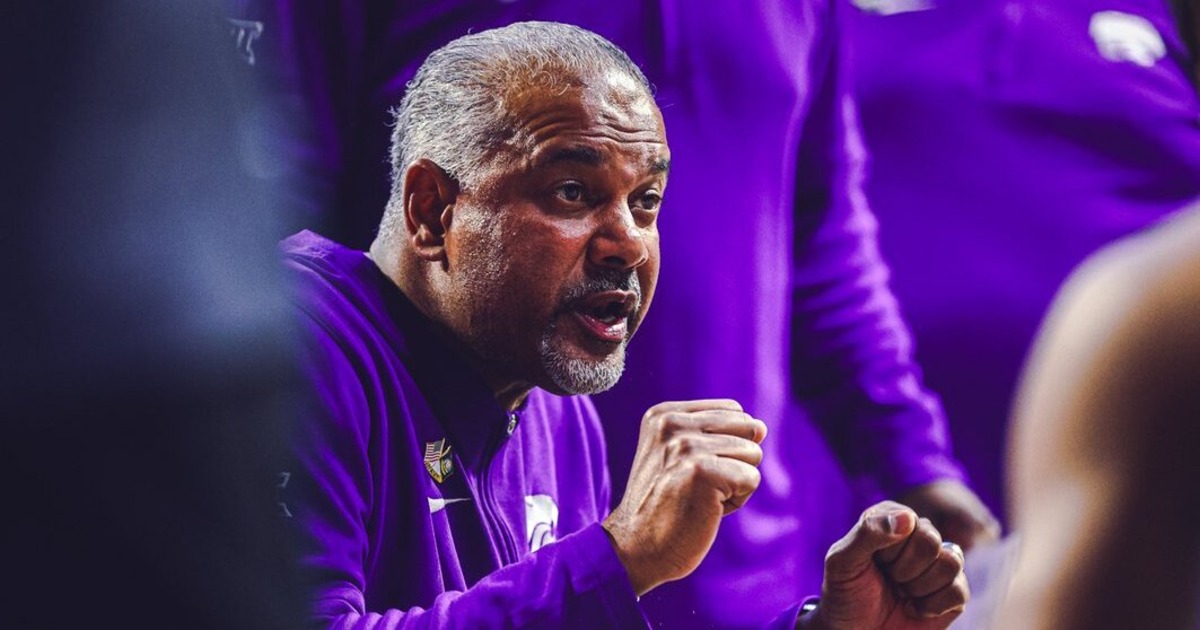 Report: Kansas State offers Jerome Tang extension amid Arkansas interest