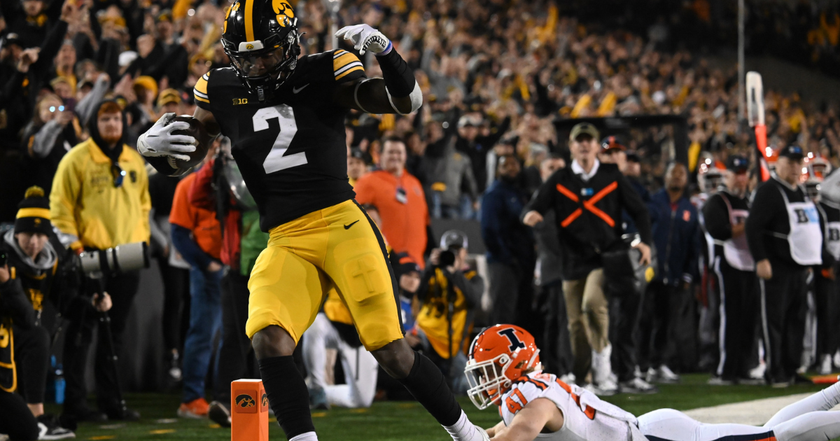 Hawkeyes Beat Illini Win Big Ten West Crown