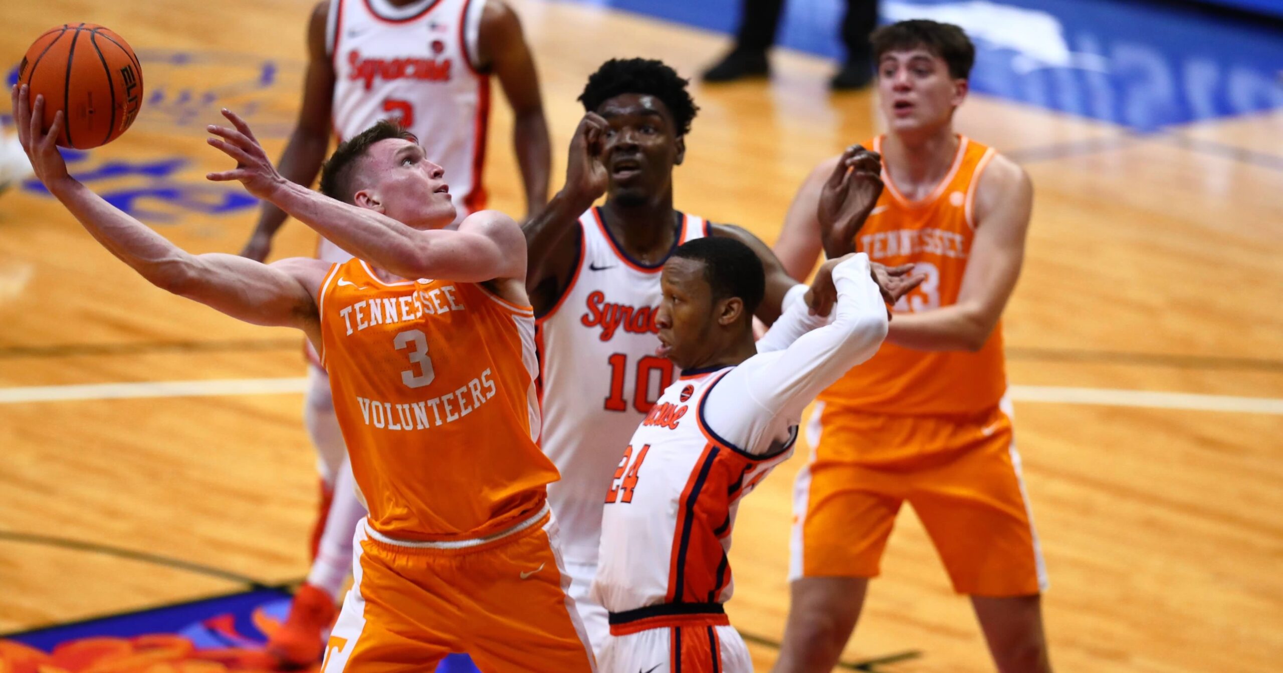 Dalton Knecht, Josiah James carry Tennessee past Syracuse