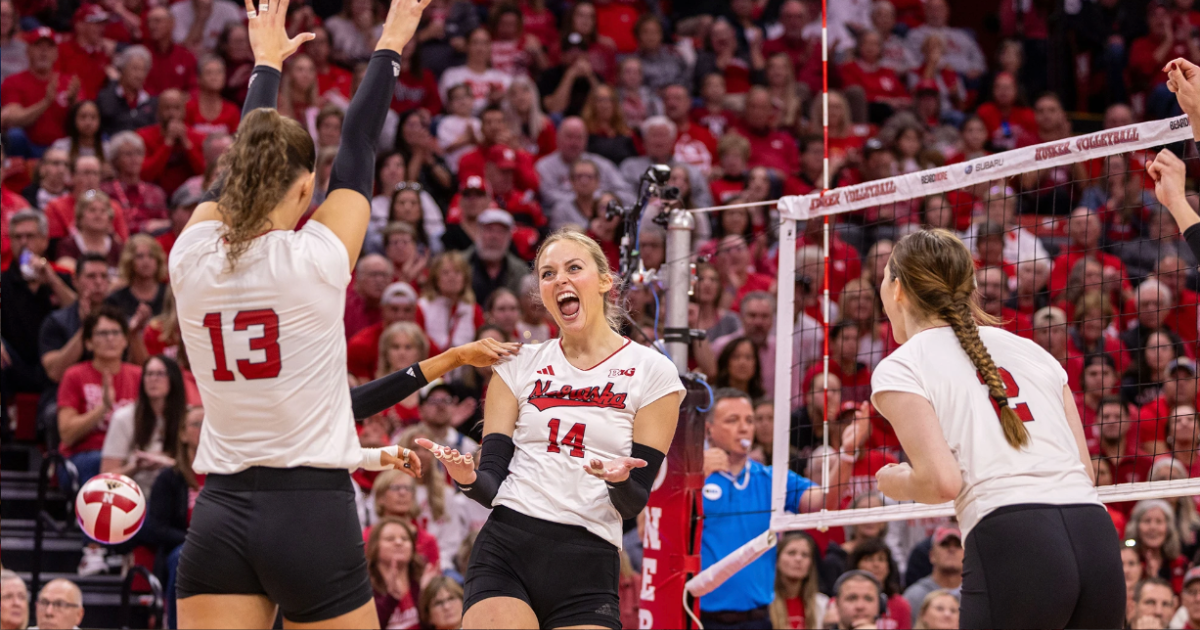 Nebraska volleyball sweeps Missouri, moves on to Sweet 16