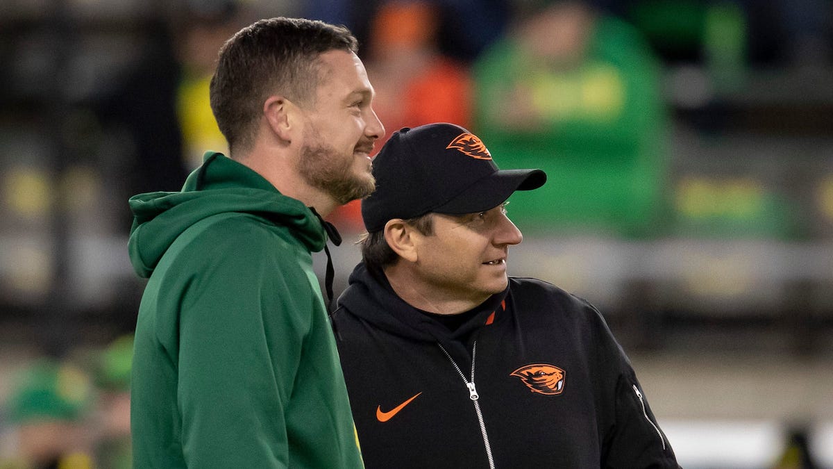 Oregon trolls Oregon State, Jonathan Smith by playing Michigan State game during warmups