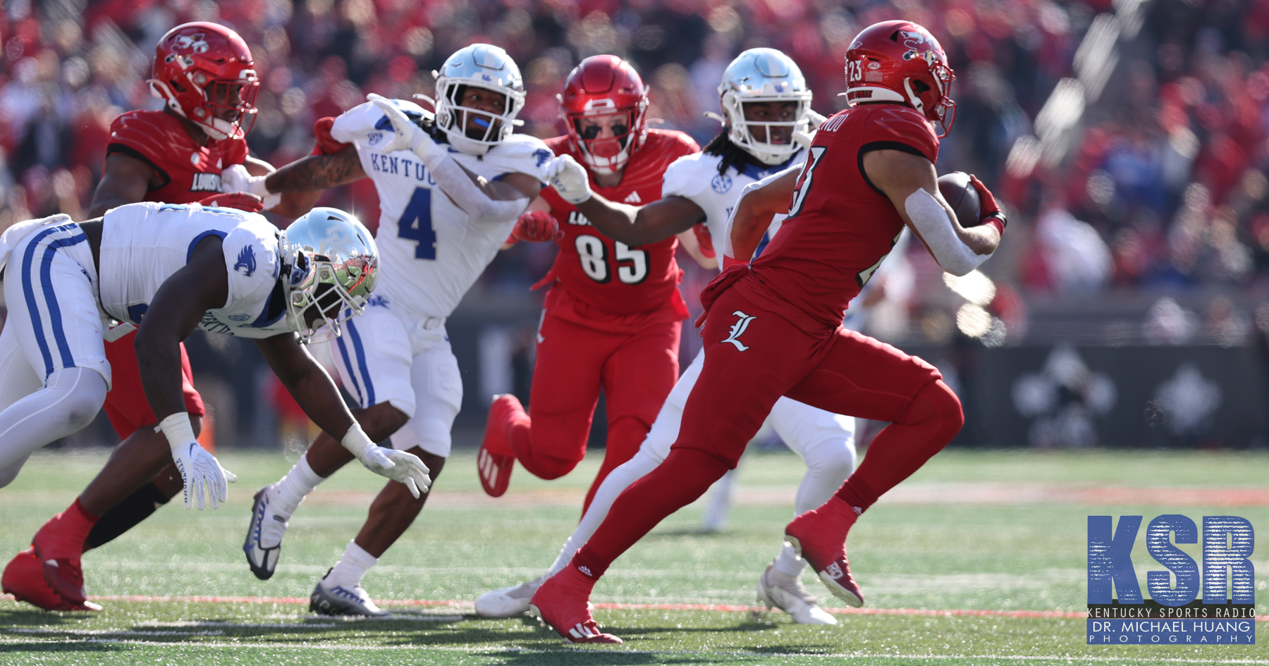 FINAL: Kentucky Stuns No. 9 Louisville to Win Fifth Straight Governor's Cup