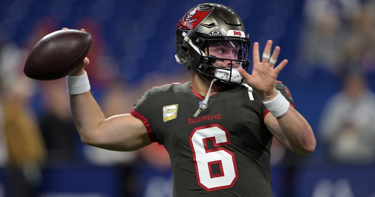 Buccaneers QB Baker Mayfield injured on sneak vs. Colts Kyle