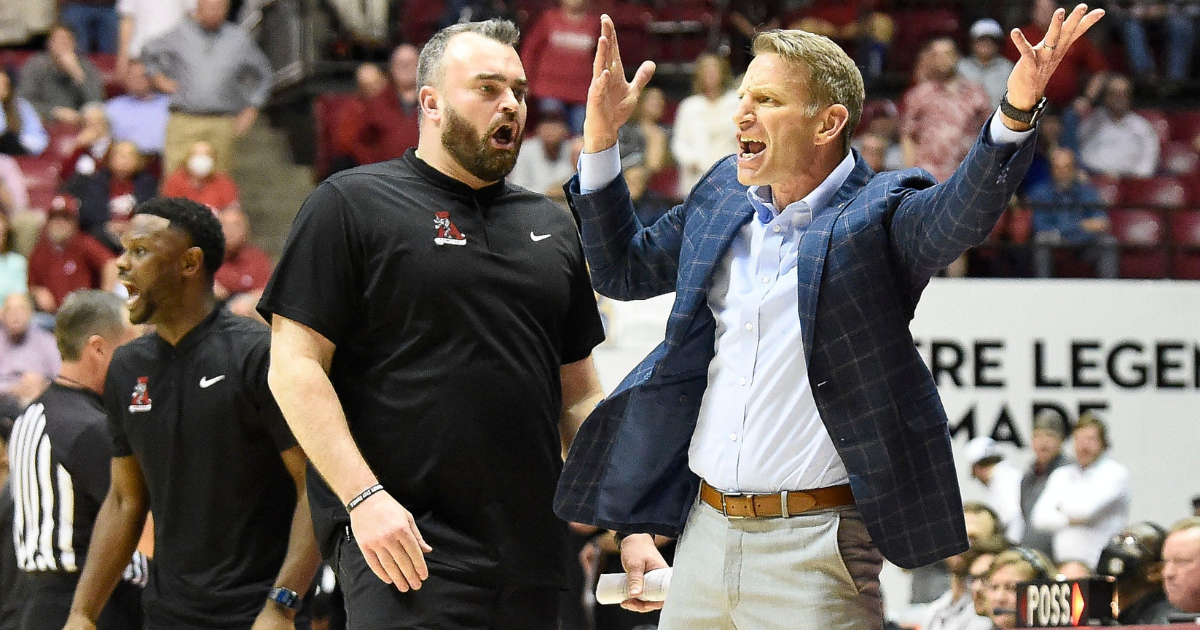 Alabama faces familiar foe in Arkansas State's Bryan Hodgson