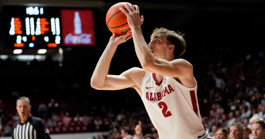 Alabama forward Grant Nelson