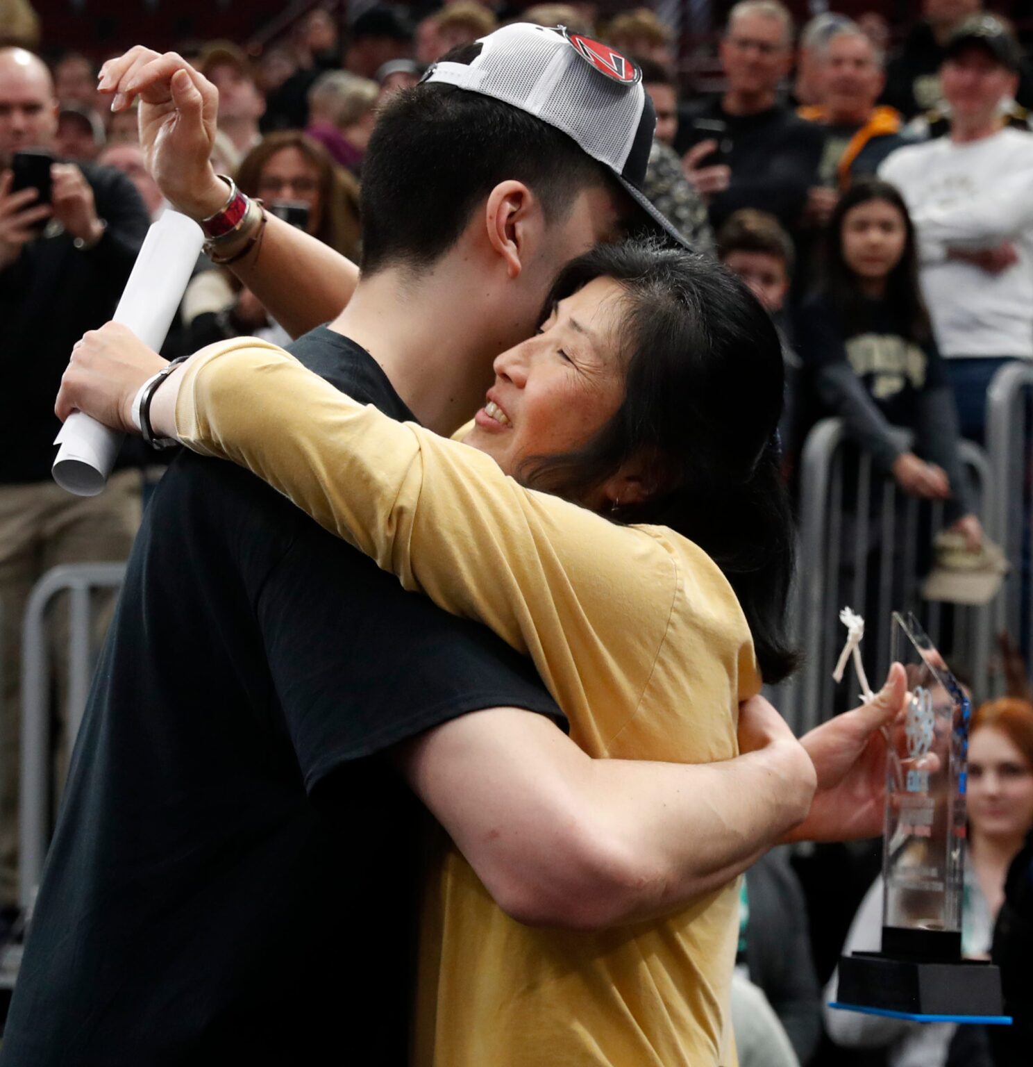 'When I’m back in Toronto, I’m just Julia.' Zach Edey's mom reflects on Purdue journey and more
