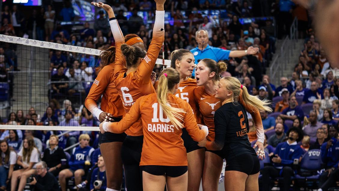 Texas volleyball team rolls past Wisconsin in national semifinals, sets sights on repeat championship