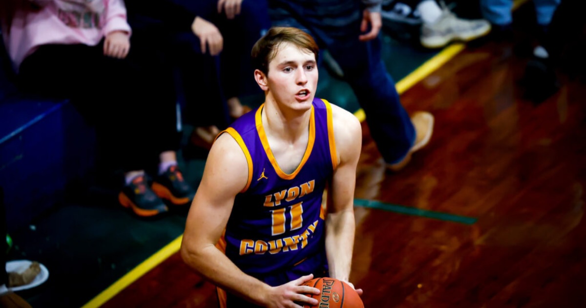 Travis Perry Scores 30 in Old Wayland Gym 'Unlike Anywhere I've Been'