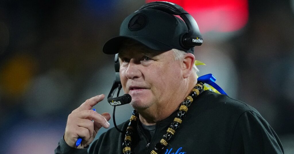 UCLA HC Chip Kelly