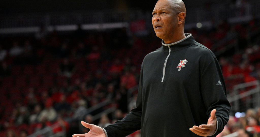 Louisville Cardinals head coach Kenny Payne reacts during the first half against the Chattanooga Mocs at KFC Yum! Center