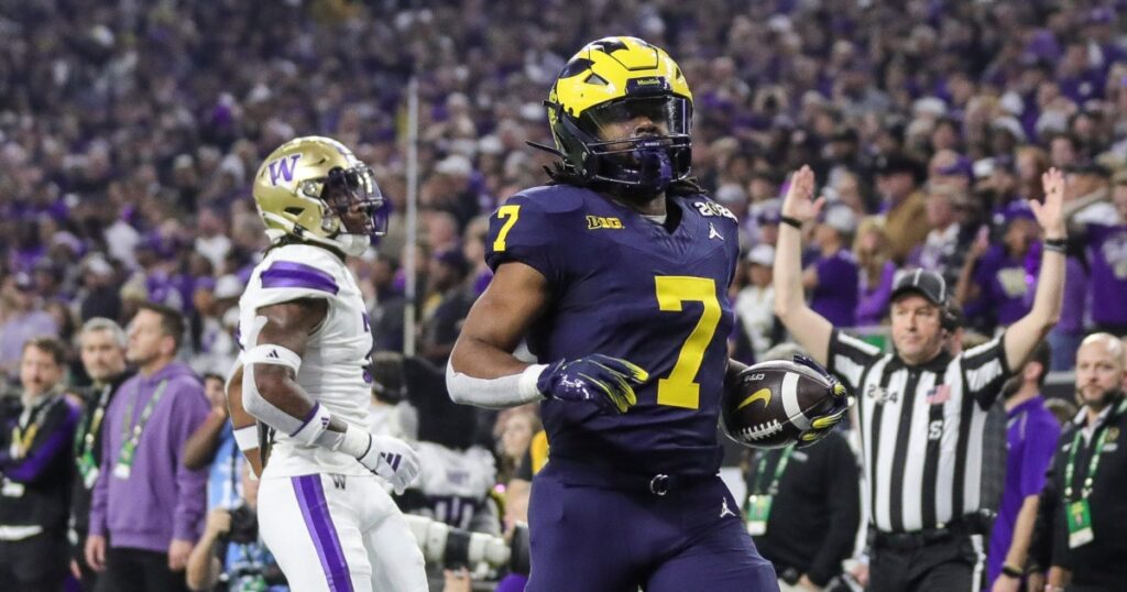 michigan-running-back-donovan-edwards-in-position-to-carry-the-torch-will-he