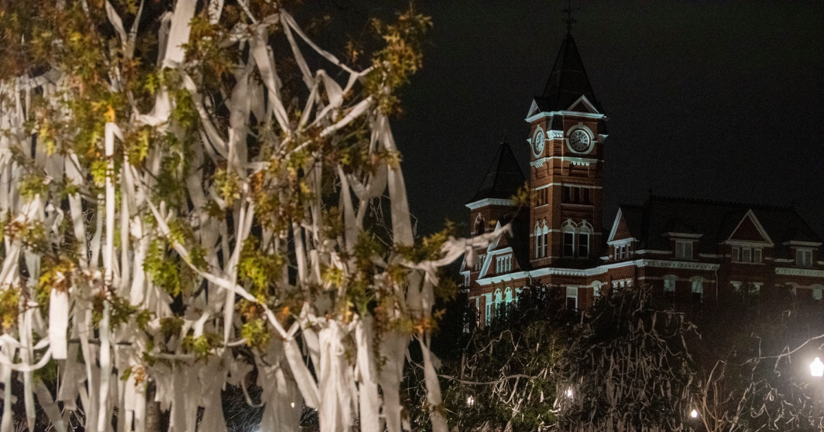 Auburn basketball fans roll Toomer’s Corner after beating Alabama