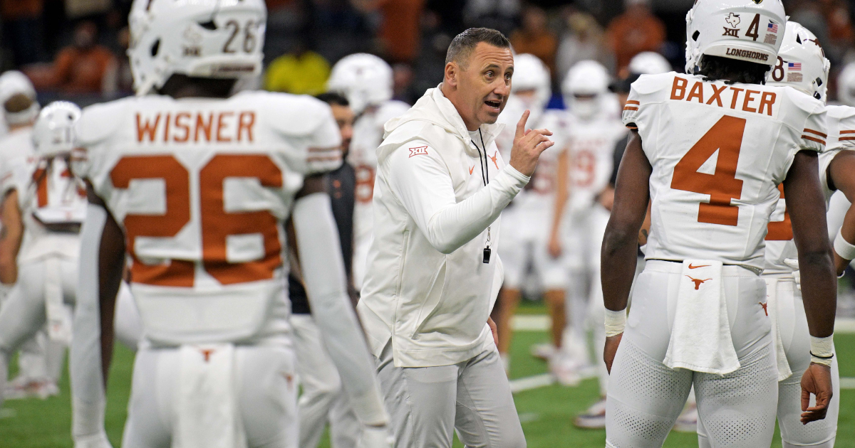 Steve Sarkisian addresses new headset communication rules, Texas' lofty
