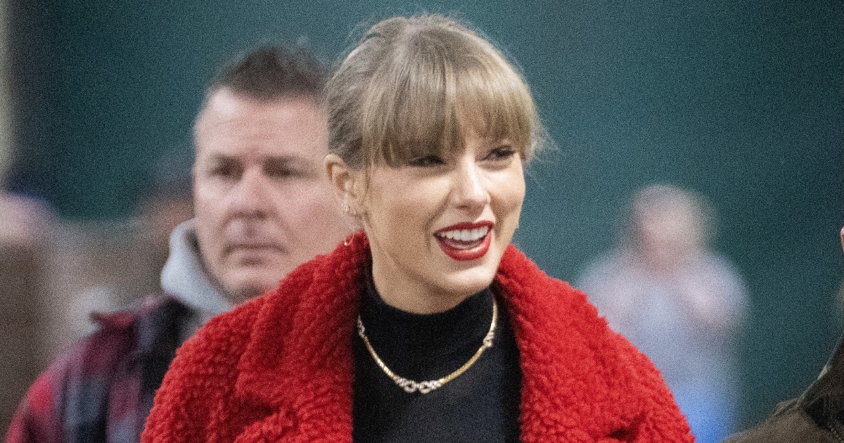 Taylor Swift’s Travis Kelce jersey coat designed by wife of 49ers’ Kyle ...