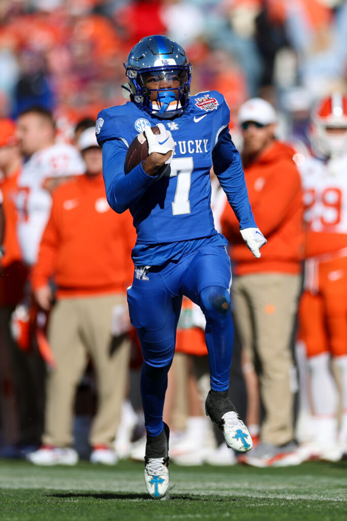 Dec 29, 2023; Jacksonville, FL, USA;  Kentucky Wildcats wide receiver Barion Brown (7) runs with the ball against the Clemson tigers in the third quarter during the Gator Bowl at EverBank Stadium. Mandatory Credit: 