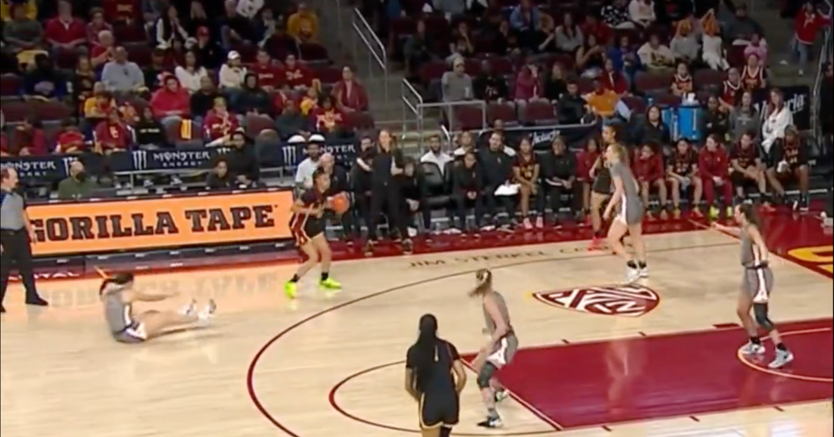 JuJu Watkins sends defender flying with highlight reel ankle-breaker, hits 3-pointer