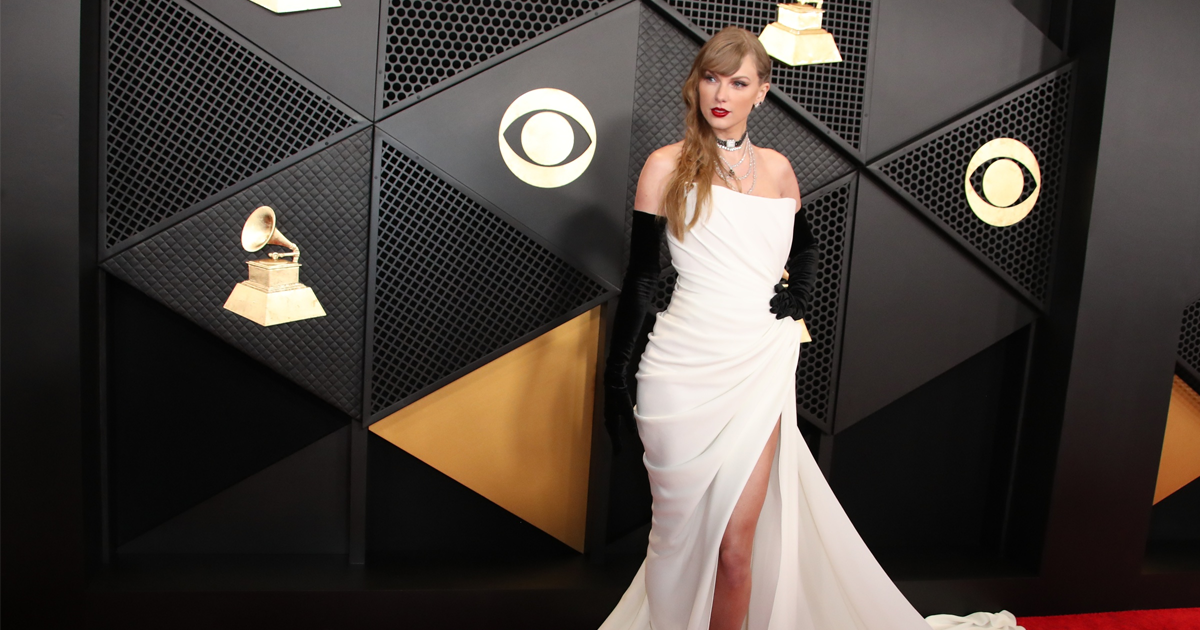 Trevor Noah pokes fun at the NFL cameras loving Taylor Swift