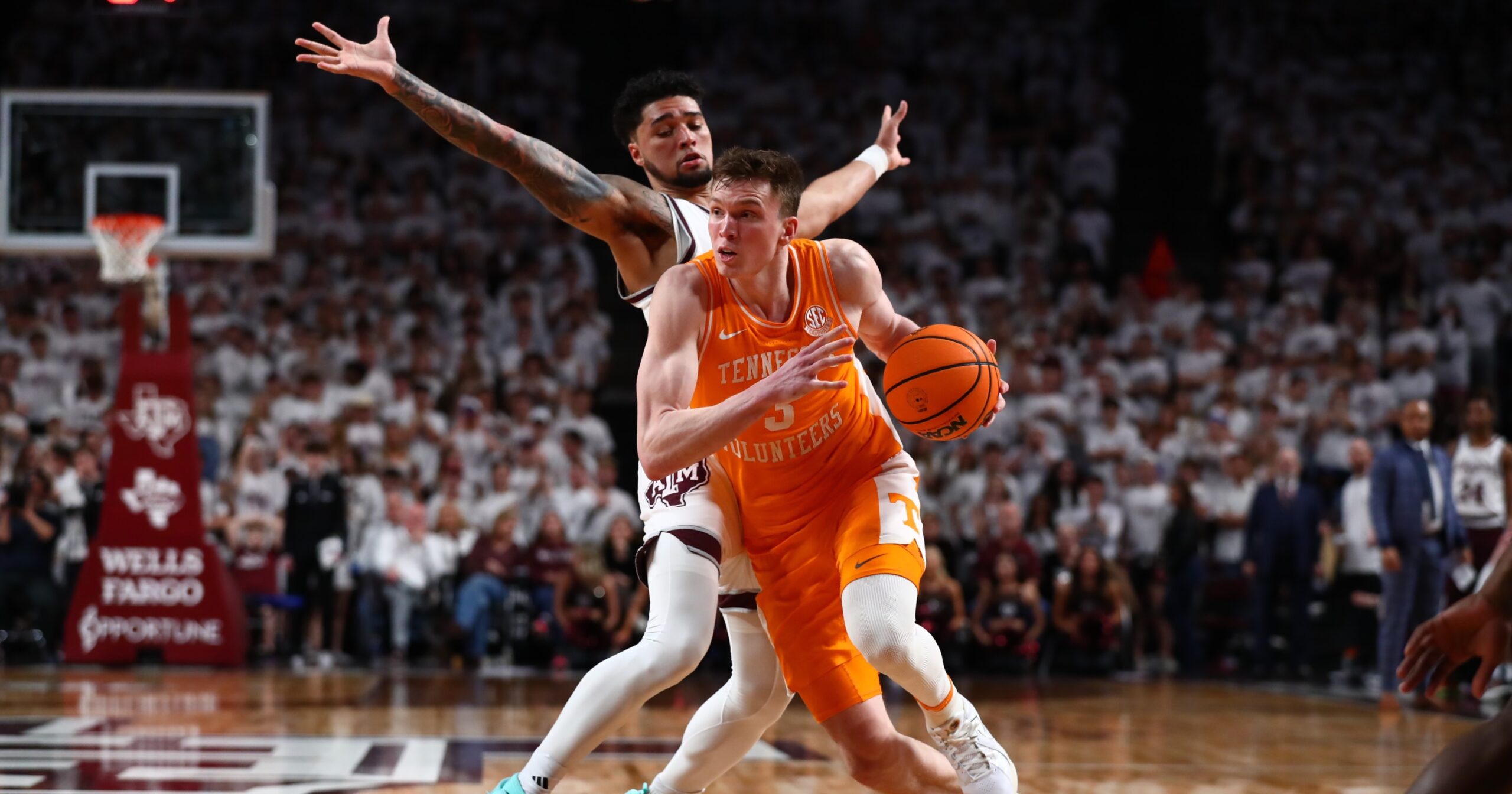 Rick Barnes isn’t concerned about his Tennessee basketball team after 85-69 loss at Texas A&M