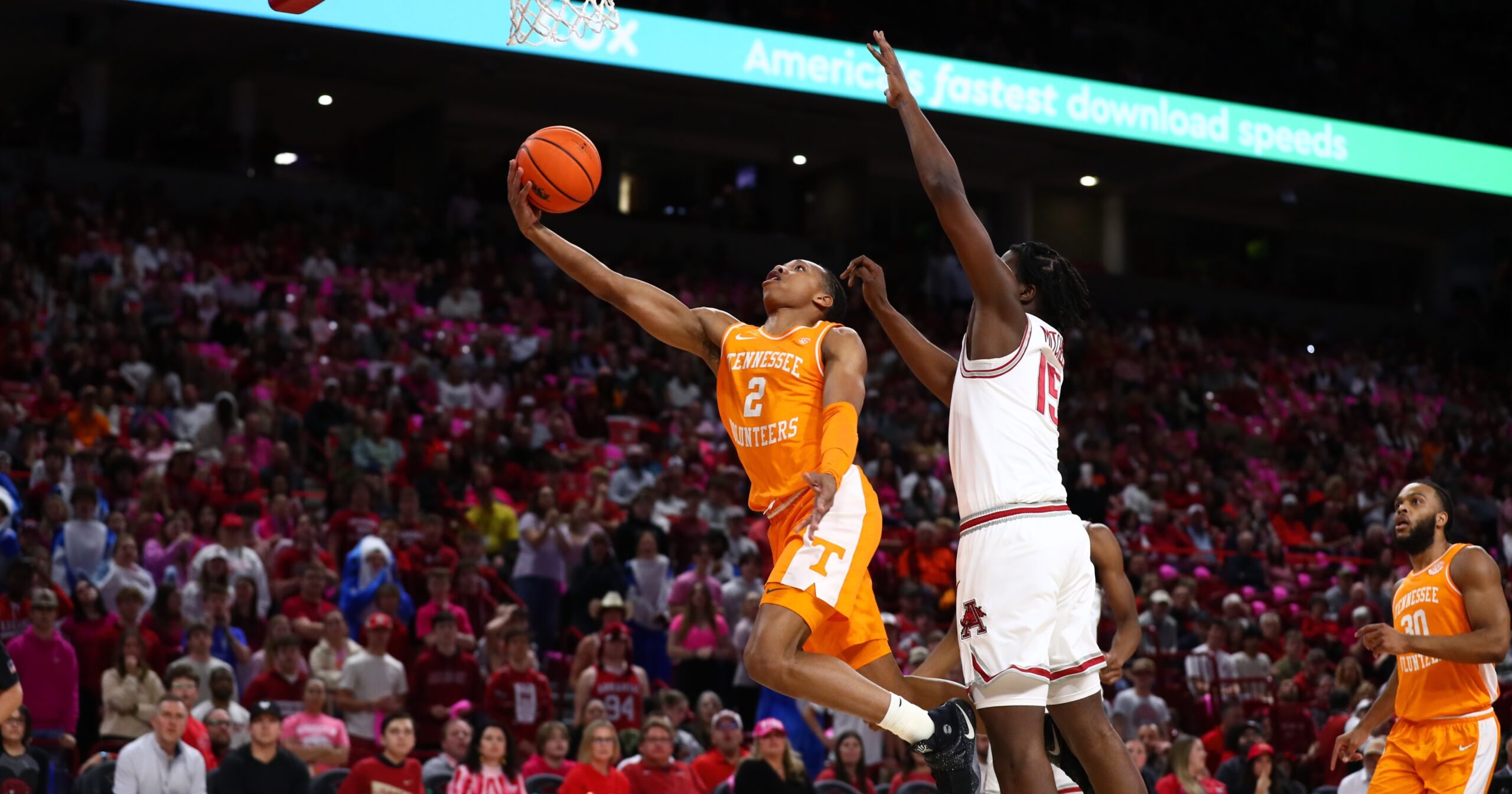 No. 9 Tennessee bounces back on the road in 92-63 win at Arkansas
