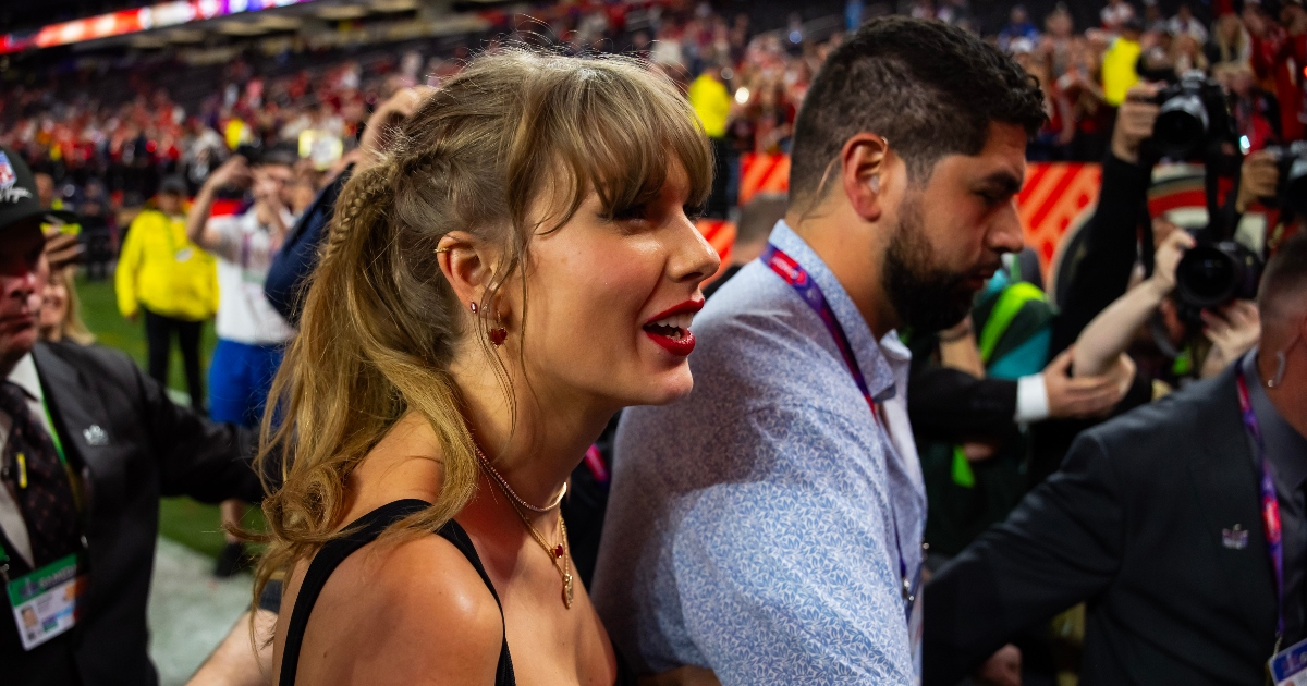 Robert Kraft says Taylor Swift should've dated Rob Gronkowski instead of Travis  Kelce