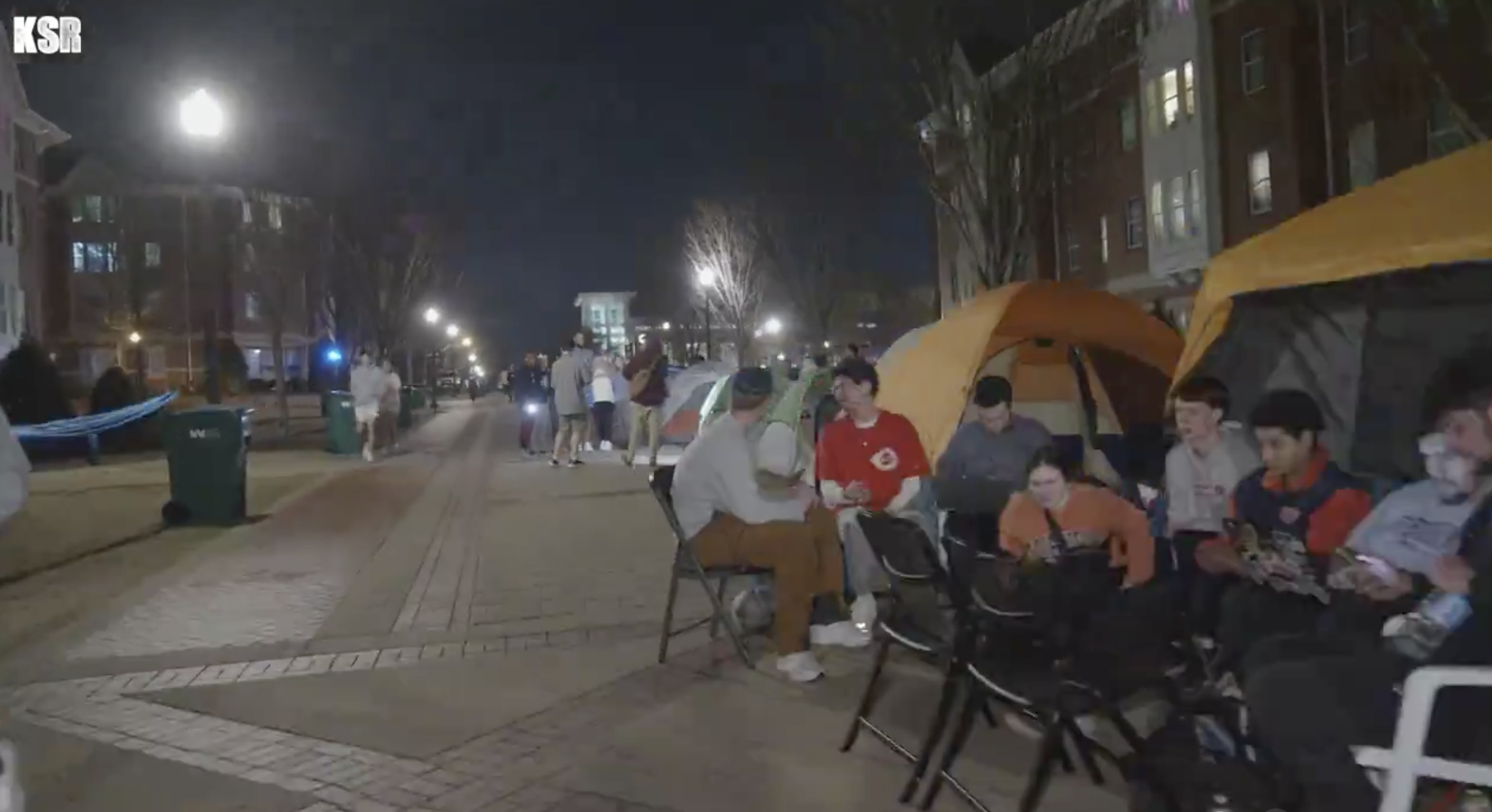 Auburn fans mock BBN, Rupp Arena atmosphere: “We just don’t have as [many] lazy old people as y’all.”