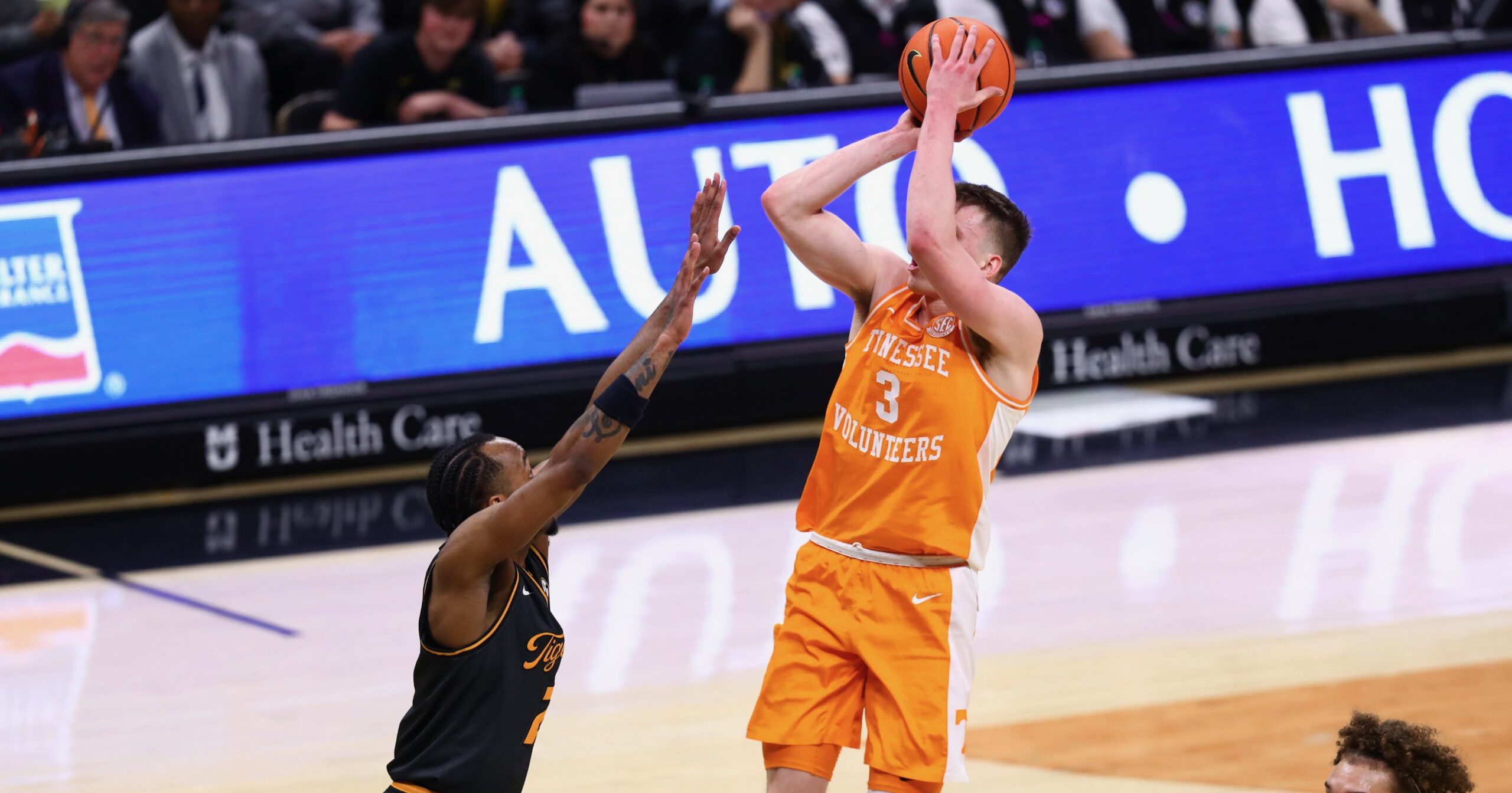 Dalton Knecht rallies No. 5 Tennessee to road win at Missouri