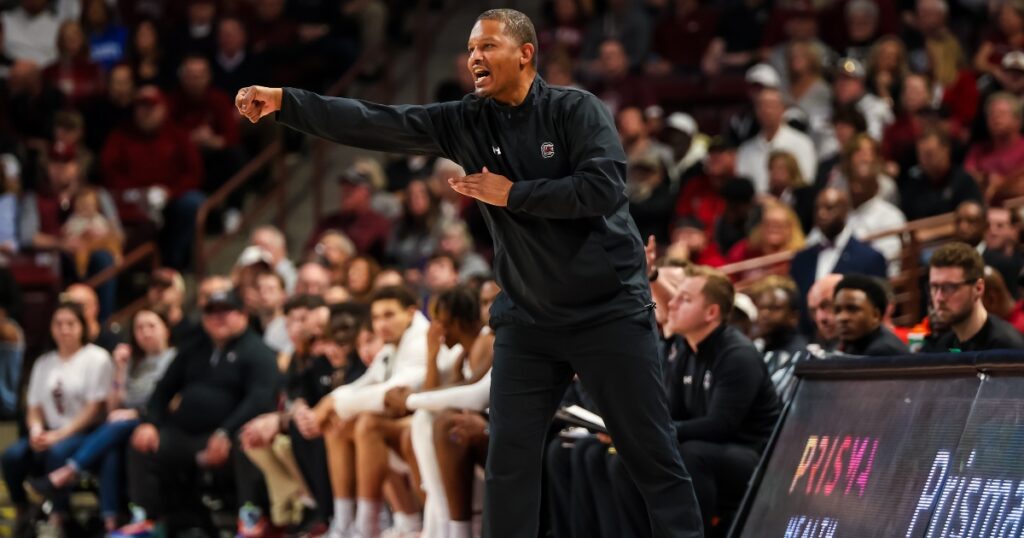 south-carolina-head-coach-lamont-paris-shares-message-to-team-final-play-versus-texas-a&M