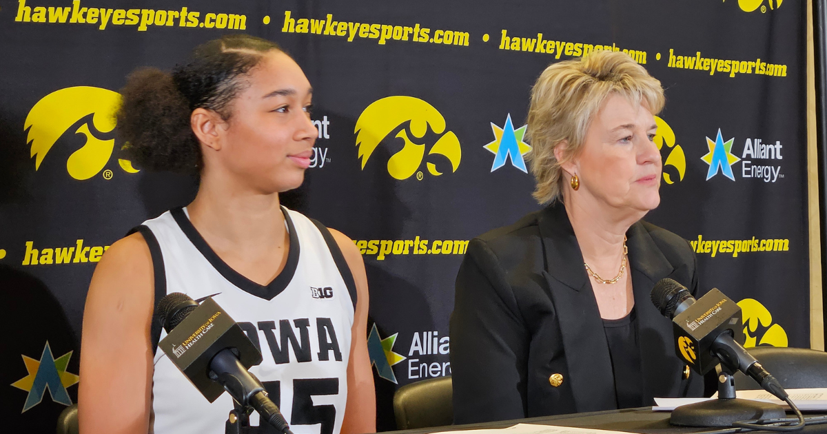 Lisa Bluder and Hannah Stuelke talk after beating the Buckeyes