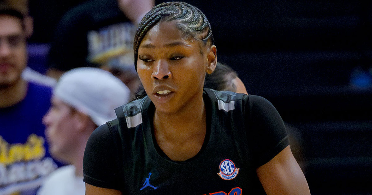 Aliyah Matharu leaves game vs. Ole Miss with apparent head injury