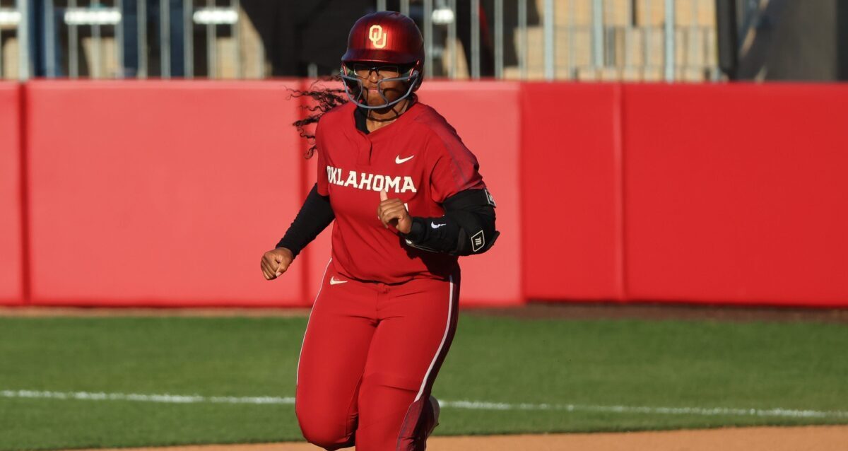 Ou Softball Notebook: Cydney Sanders Simply Rolling