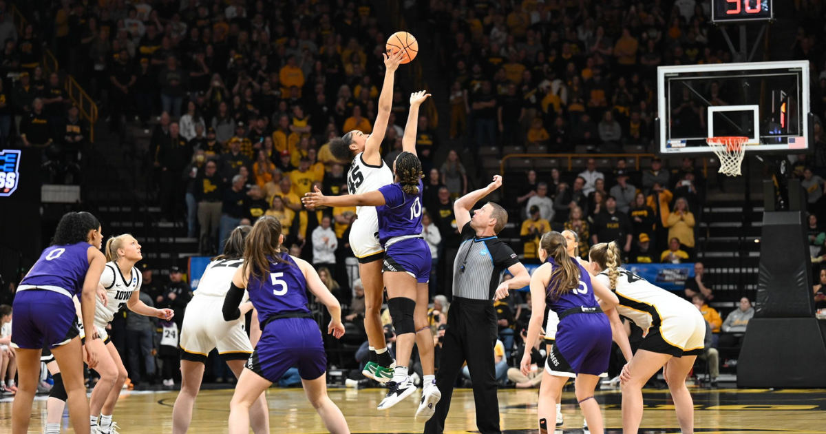 PHOTO GALLERY: Iowa Women’s Basketball vs Holy Cross