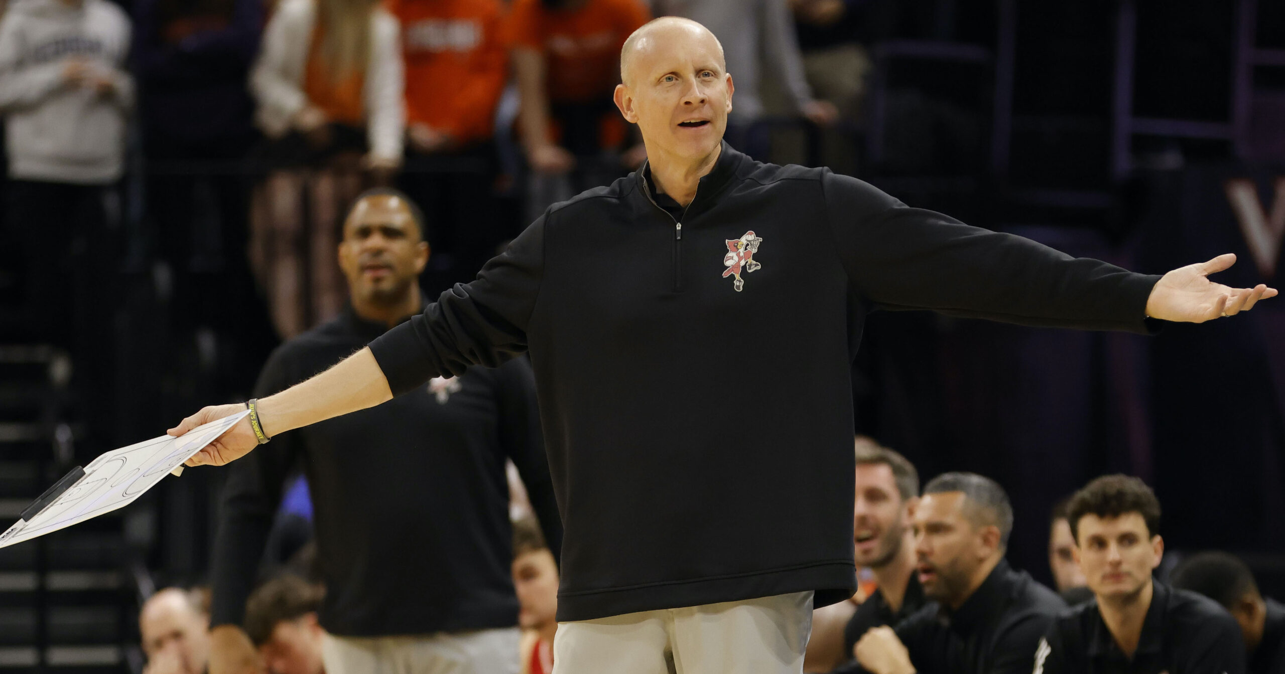 Chris Mack replaces new Louisville coach Pat Kelsey at Charleston