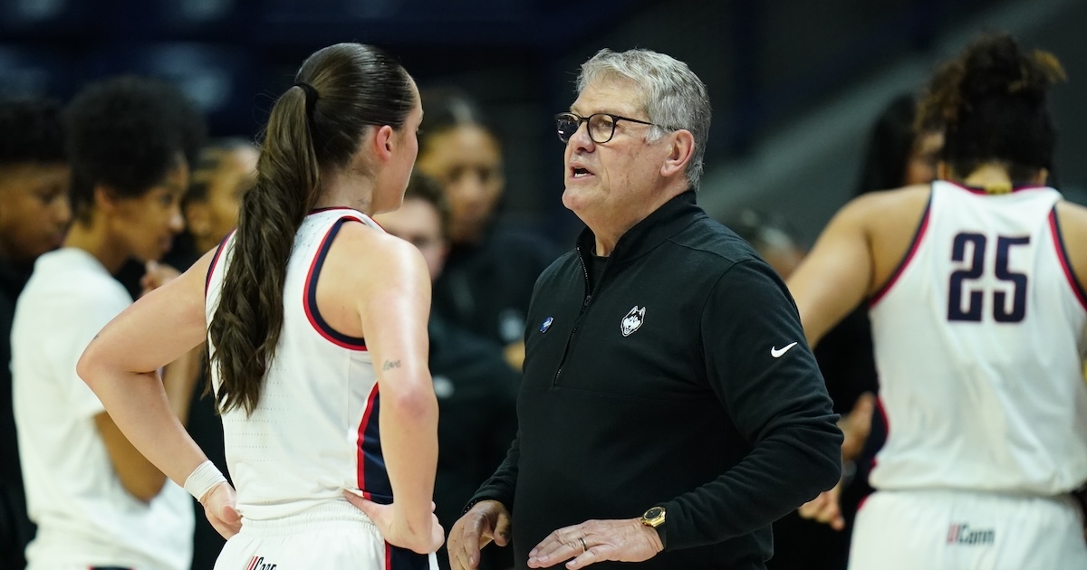 Geno Auriemma explains how UConn can finish off Duke, advance to Elite