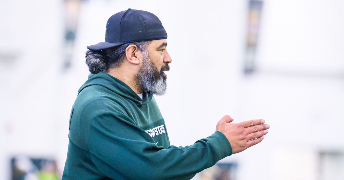 Which defensive tackle recruits will be visiting Michigan State this summer?