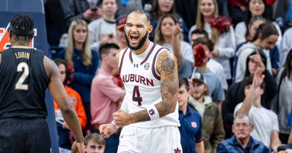 Johni Broome (Photo by Matt Rudolph/Auburn Live)