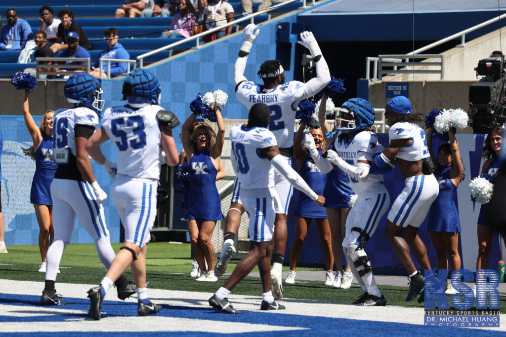 Kentucky defense celebrates Jaremiah Anglin's Pick 6