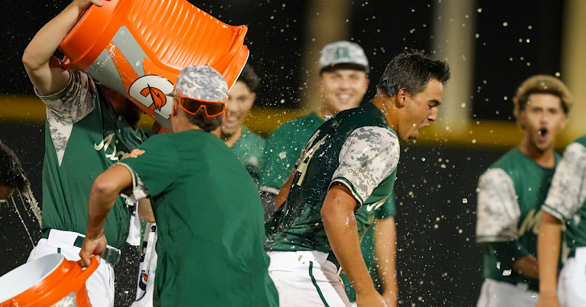 Hurricanes Walk-Off Cougars in Extra Innings as Cuvet hits game-winning single